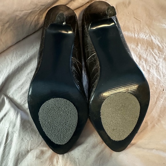 Xoxo - Picture 2 of 2